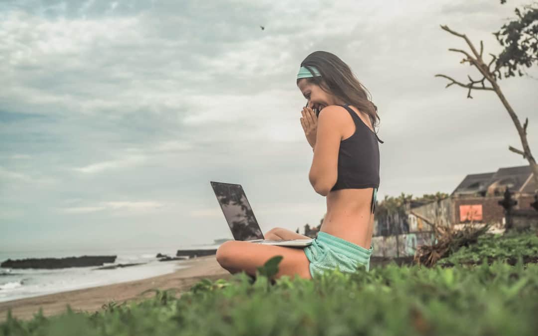 Online Geld verdienen – Freiberuflich arbeiten und die Welt bereisen