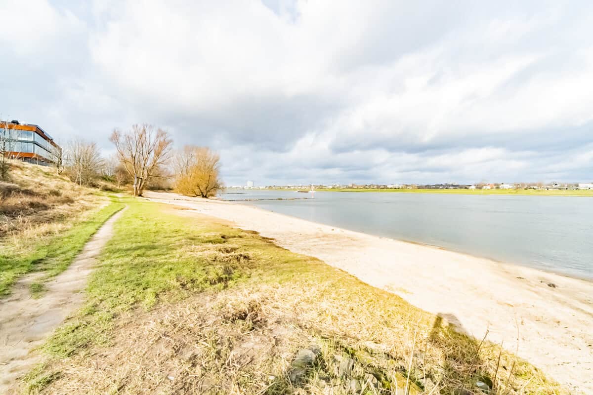 Am Paradiesstrand in Düsseldorf