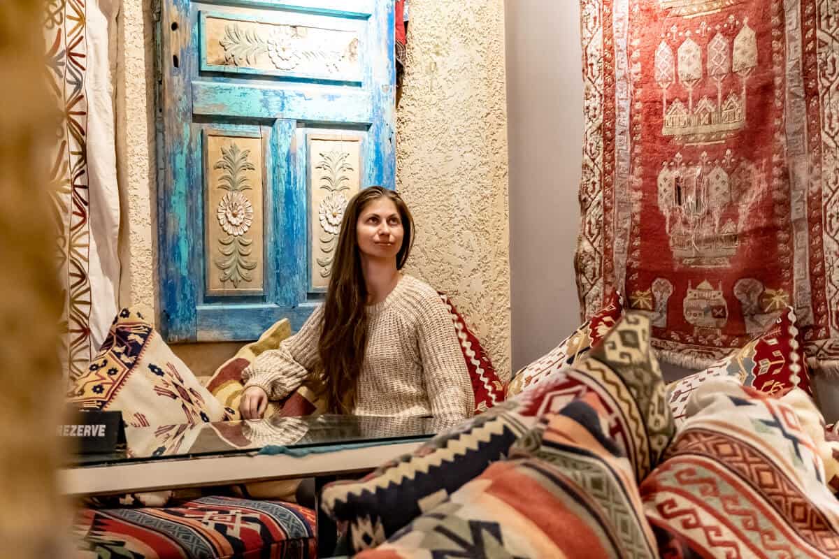 Barbara in einem türkischen Restaurant