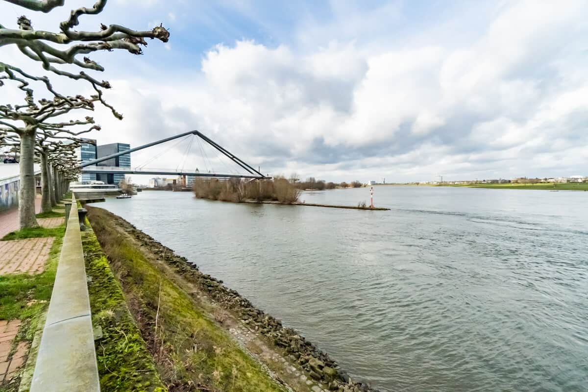 Brücke zum Paradiesstrand