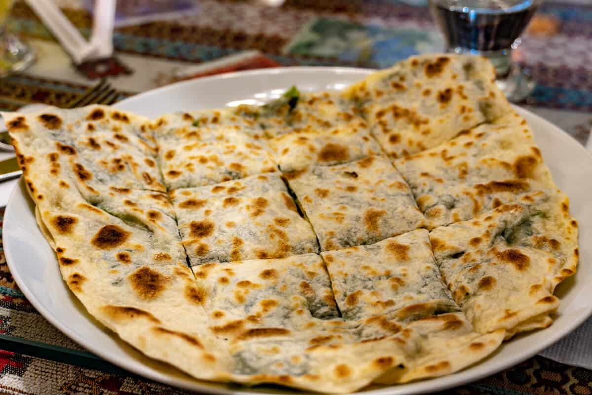 Türkischer Pfannkuchen mit Spinat