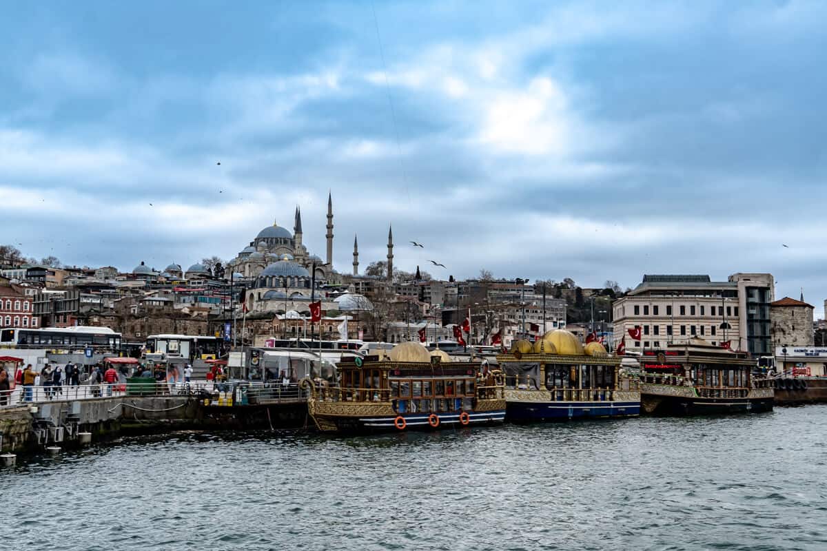 Ufer der Altstadt von der Galatabrücke