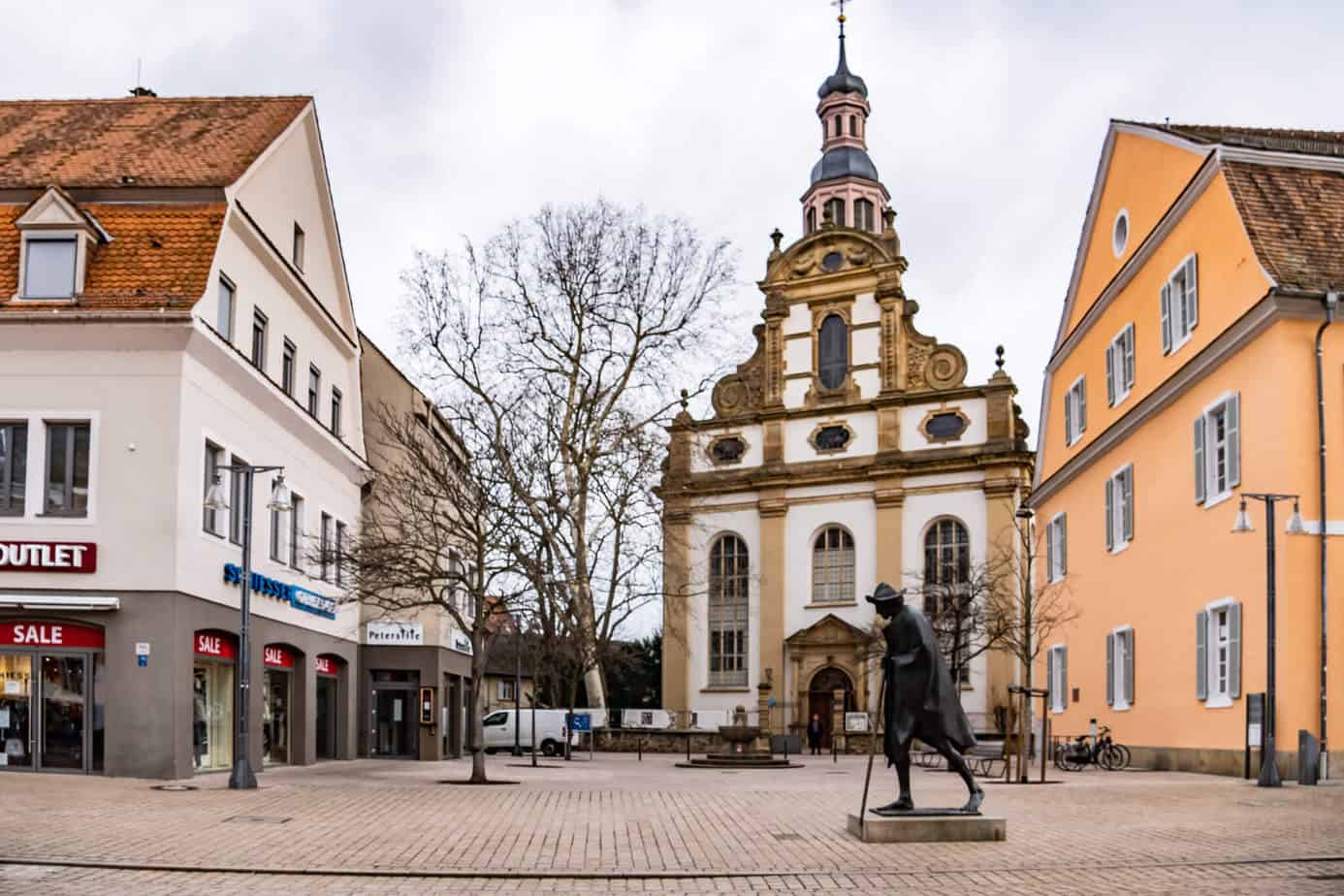Die Dreifaltigkeitskriche und der Jakobswanderer in Speyer