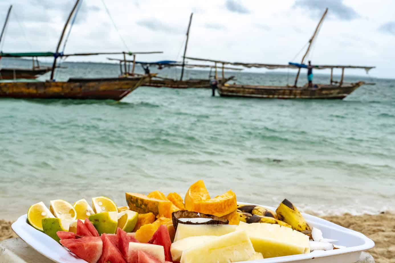 1 Woche Sansibar-Urlaub – Hakuna Matata im Inselparadies 14 Obstplatte während der Safari Blue