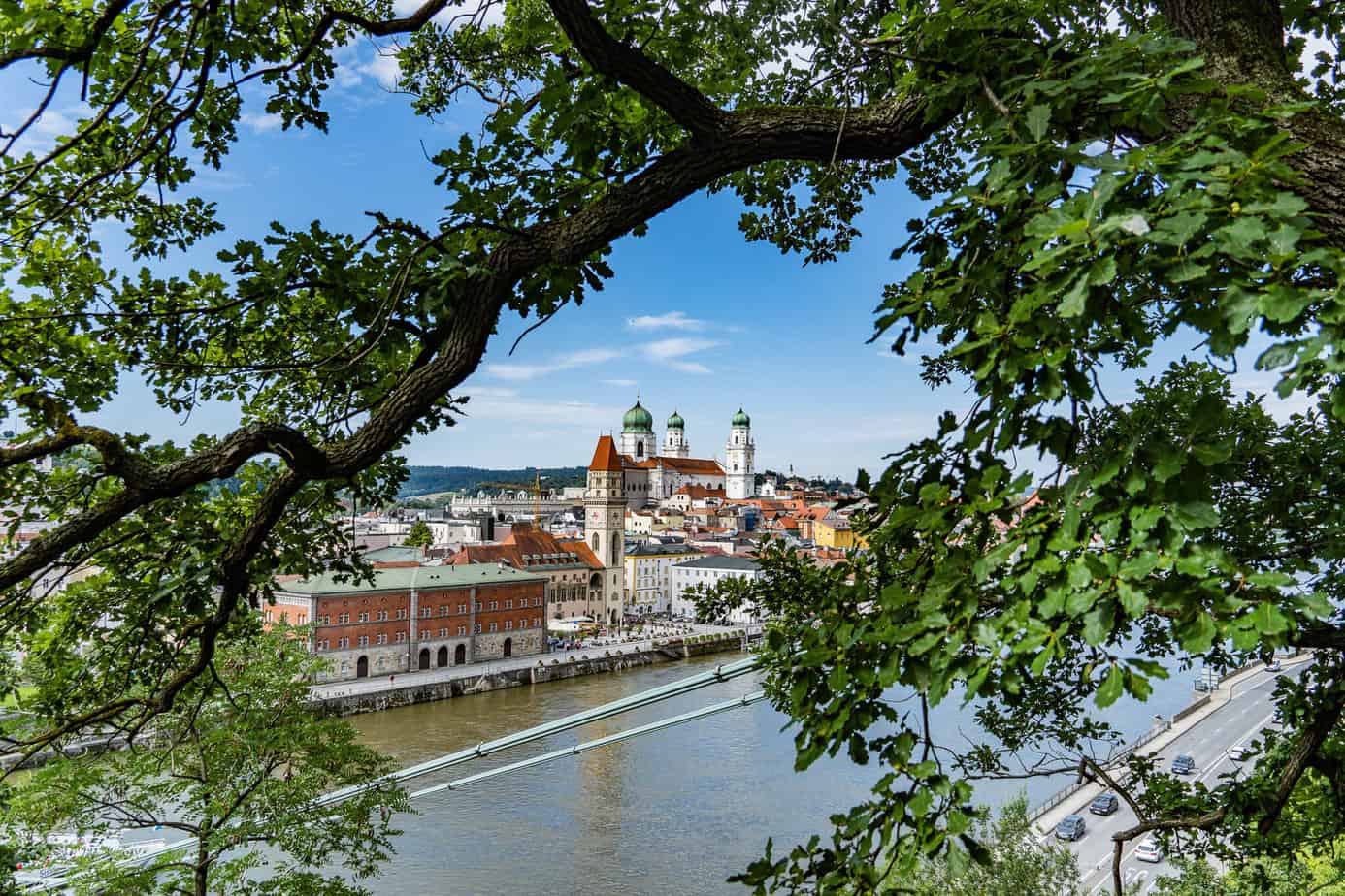 Blick auf die Altstadt auf dem Weg zur Veste Oberhaus