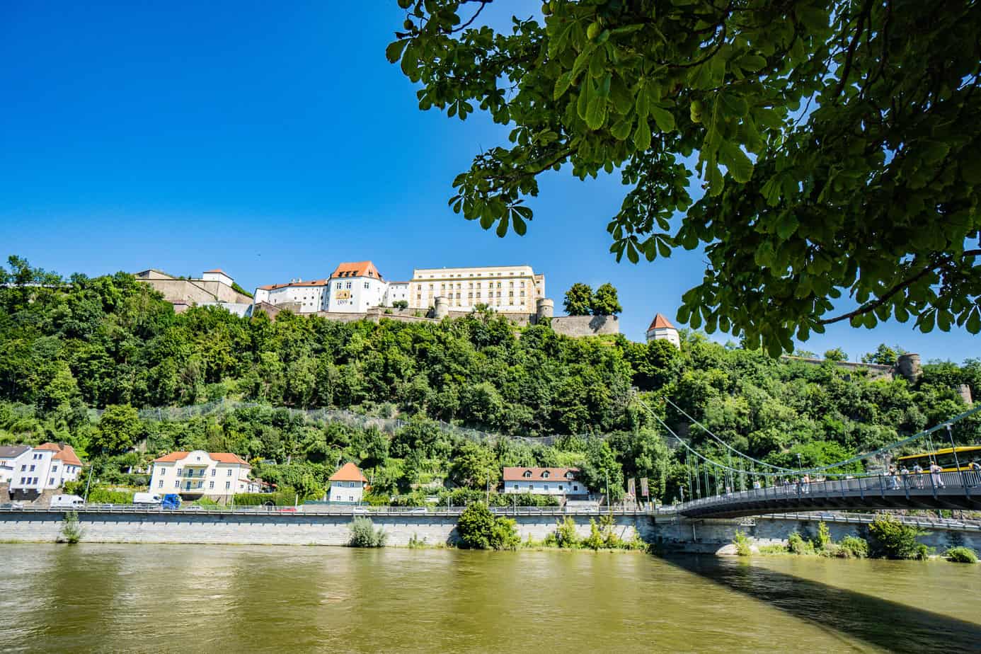 Die Veste Oberhaus vom Donauufer