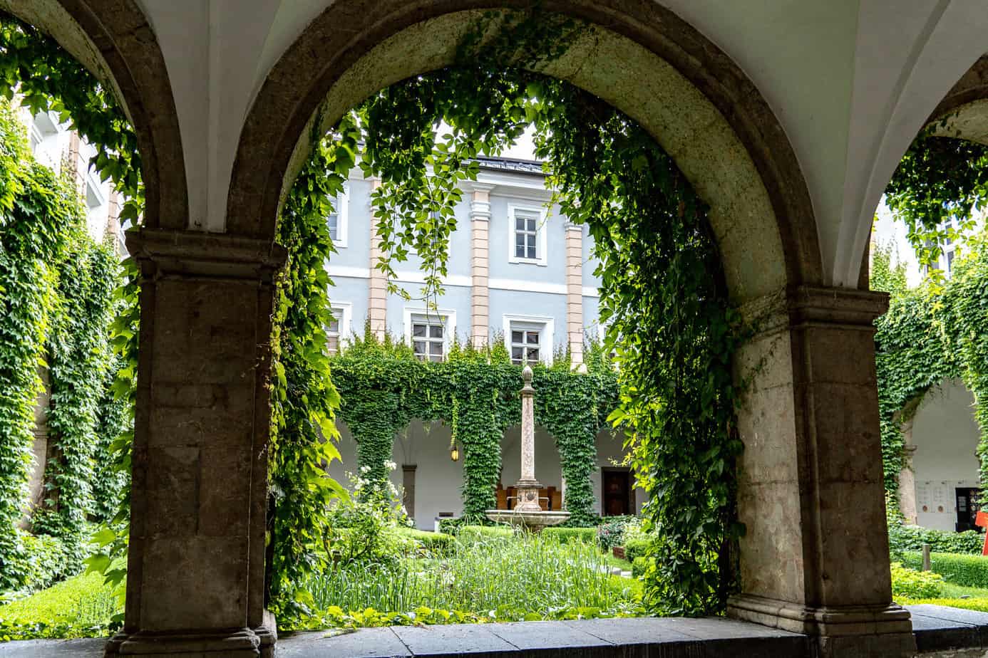 Kreuzgang der Hofkirche