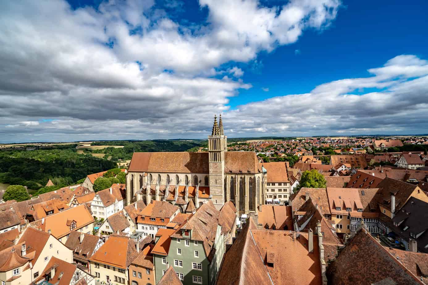 Blick auf die Jakobskirche vom Rathausturm