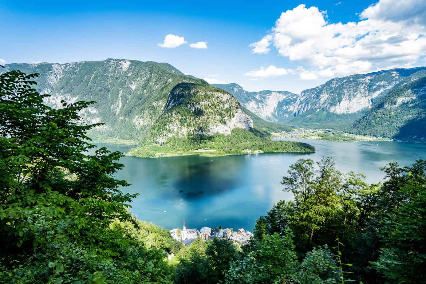 Hallstatt Sehenswürdigkeiten – 24h im schönen Salzkammergut 13 Blick aufs historische Zentrum von Hallstatt
