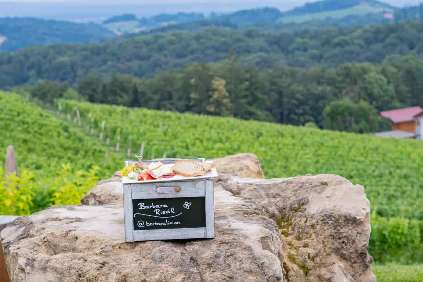 Genussreise in die Südsteiermark – Im Land von Schilcher, Kernöl & Lavendel 21 Holzkiste mit Jause