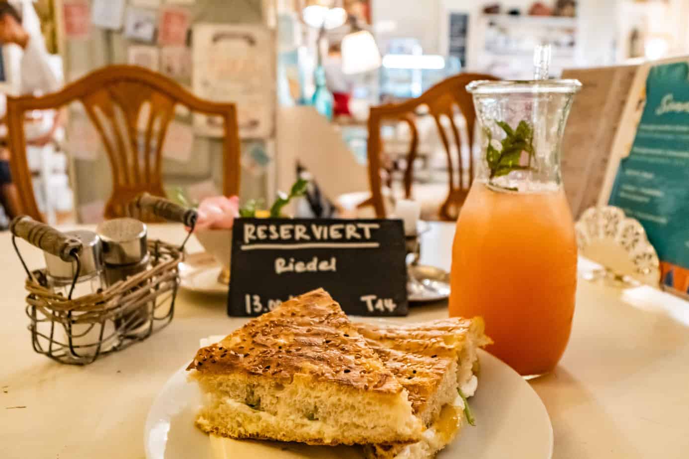 Mittagessen im Café Einzigartig