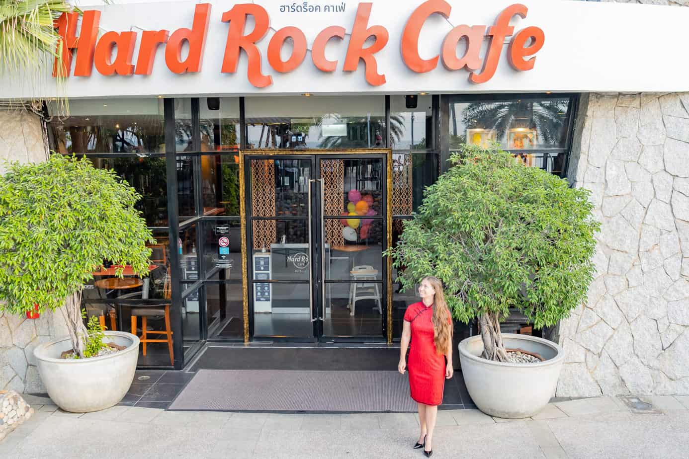Hard Rock Hotel Pattaya – Übernachten wie ein Rock Star 44 Vor dem Hard Rock Café