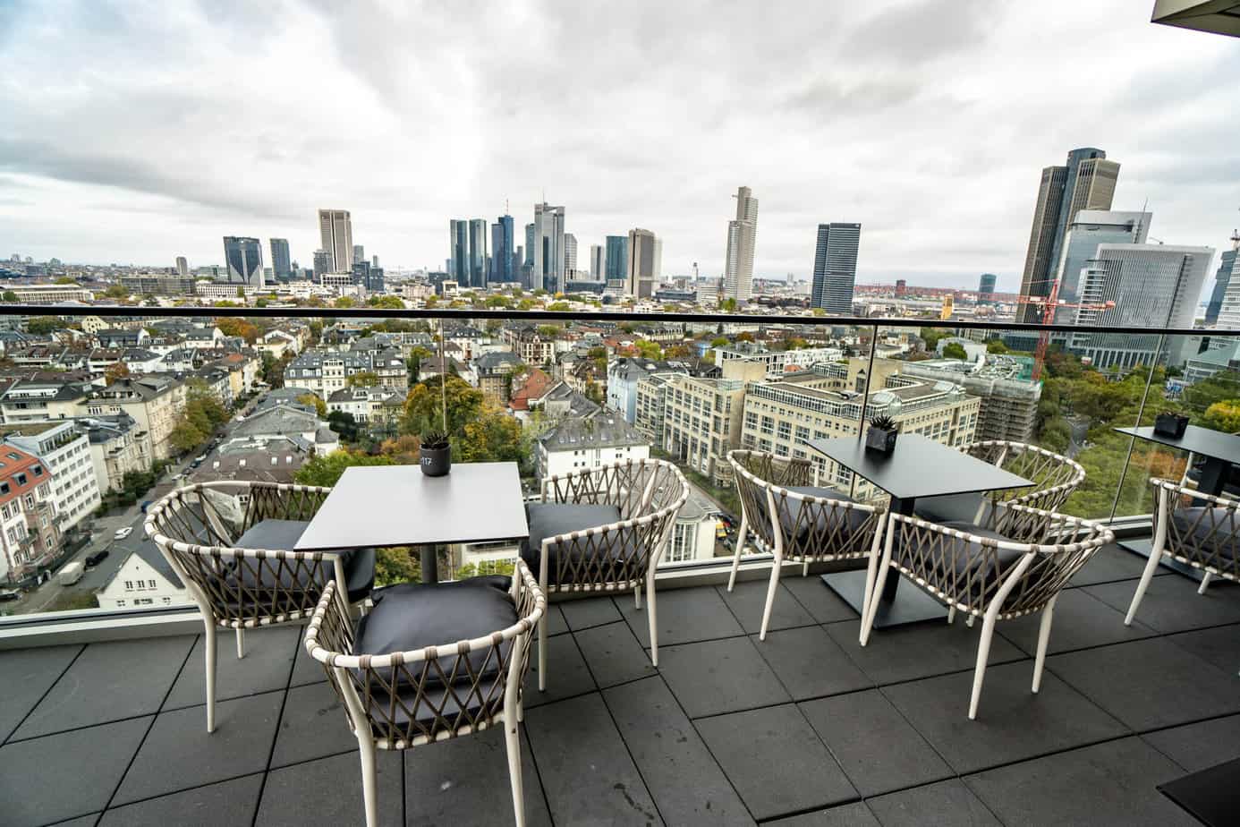 Das Oben im Meliã mit Skyline im Hintergrund