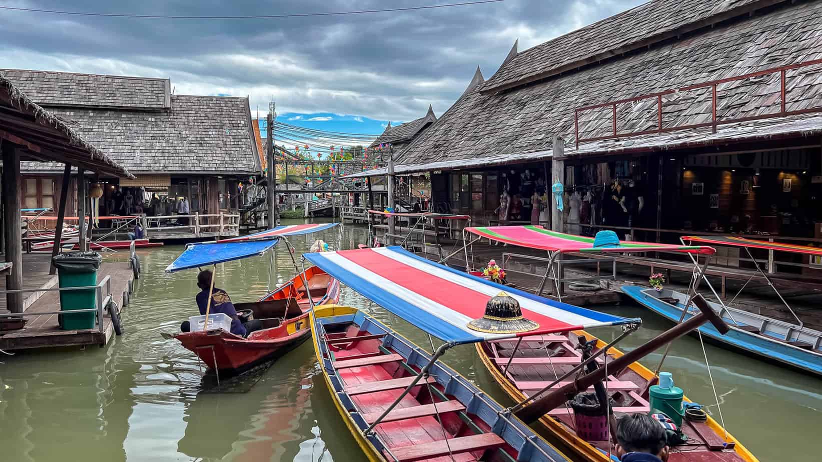 Boote auf dem Floating Market in Pattaya