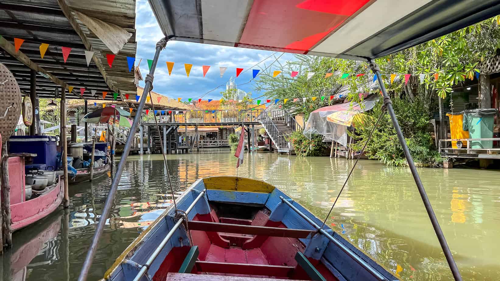 Bootsfahrt auf dem Floating Market in Pattaya