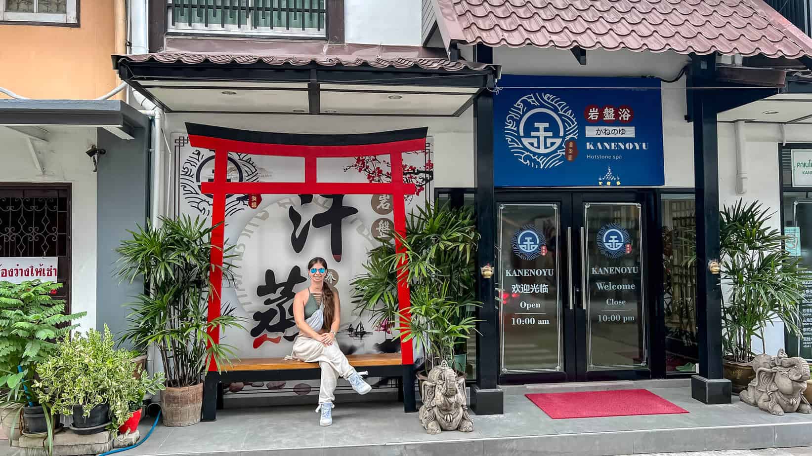 Vor dem Massagestudio in Pattaya