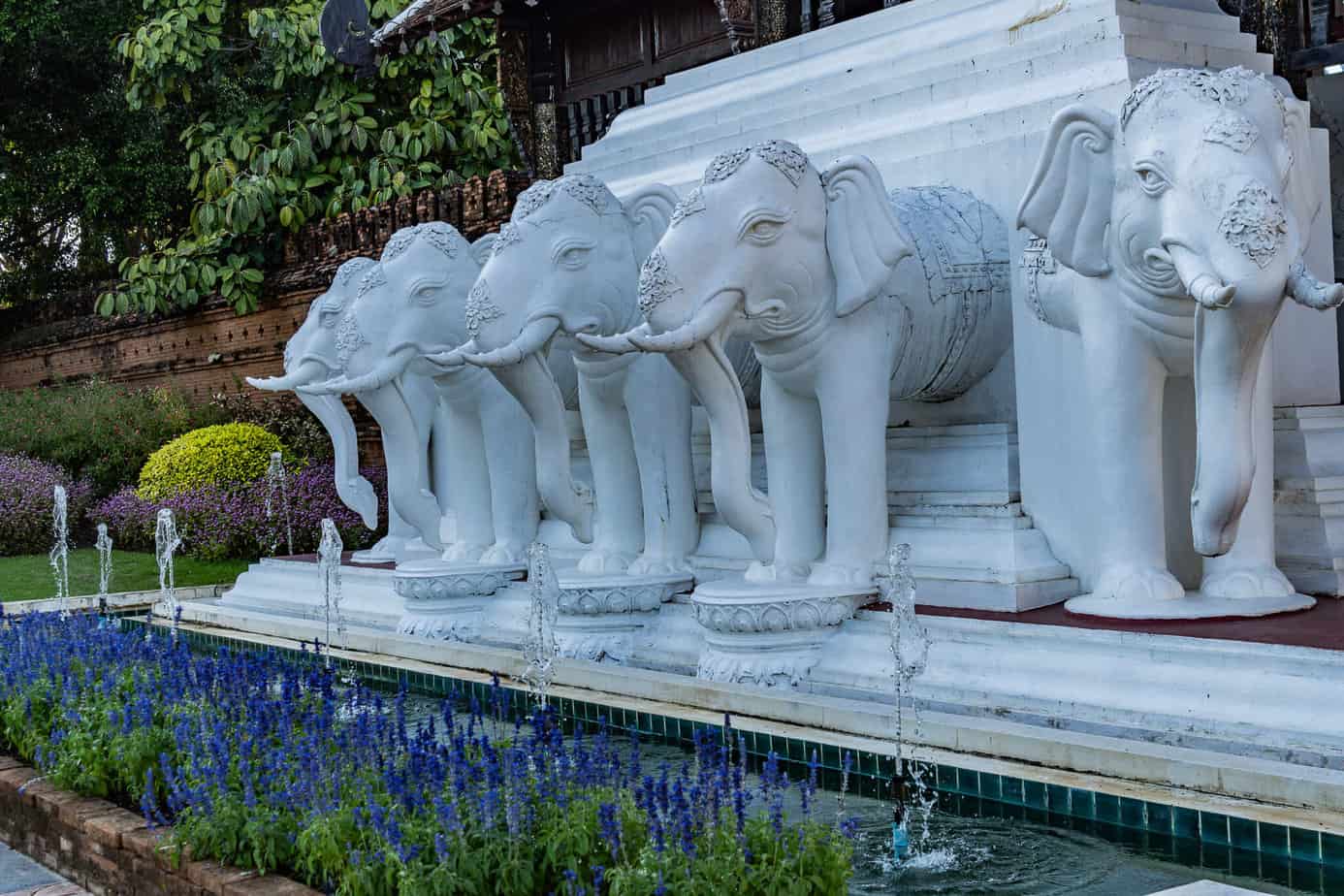 Elefanten am Eingang vom Royal Park Rajapruek – Auch im TAGTHAi Chiang Mai Pass enthalten