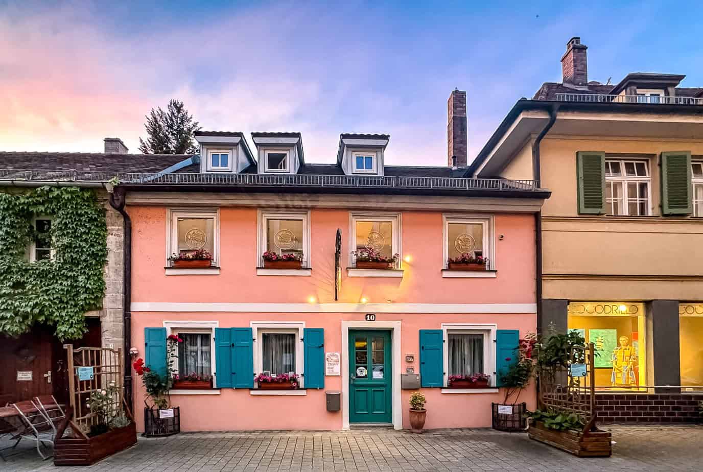 Das Hotelchen im Sonnenuntergang