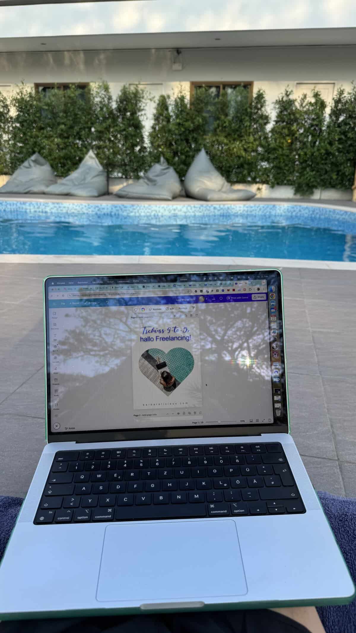 Arbeiten am Computer im Vibes CNX Arbeiten am Computer im Vibes CNX