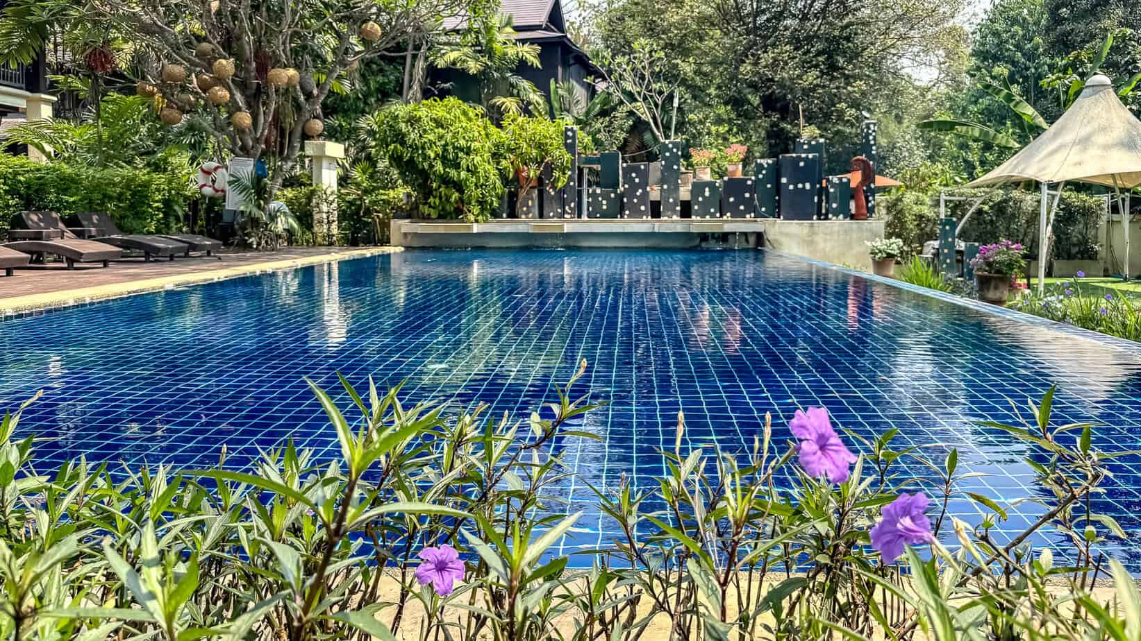 5+ coole Locations mit Pool in Chiang Mai 68 Das Lanna Dusita mit Hohm Lamoon Café ist eine Location mit Pool in Chiang Mai