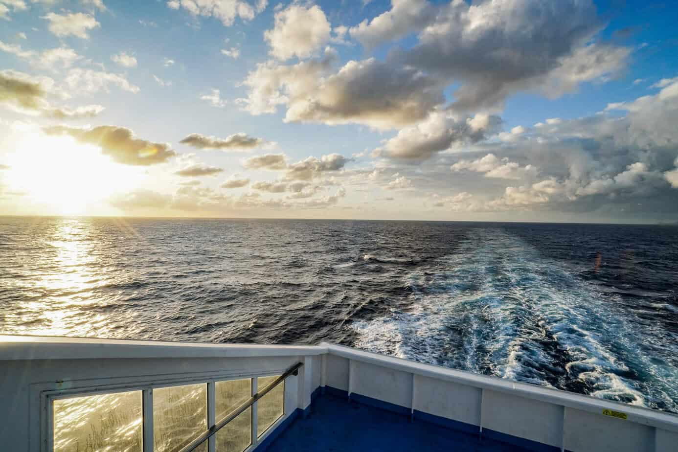 Auf einem Schiff der Grandi Navi Veloci von Messina nach Palermo