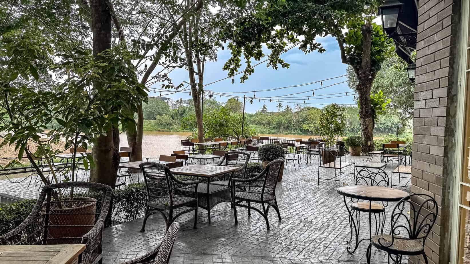 Chiang Rai: White Temple, Geheimtipps & Highlights im Norden Thailands 49 Außenbereich des Melt Your Mouth