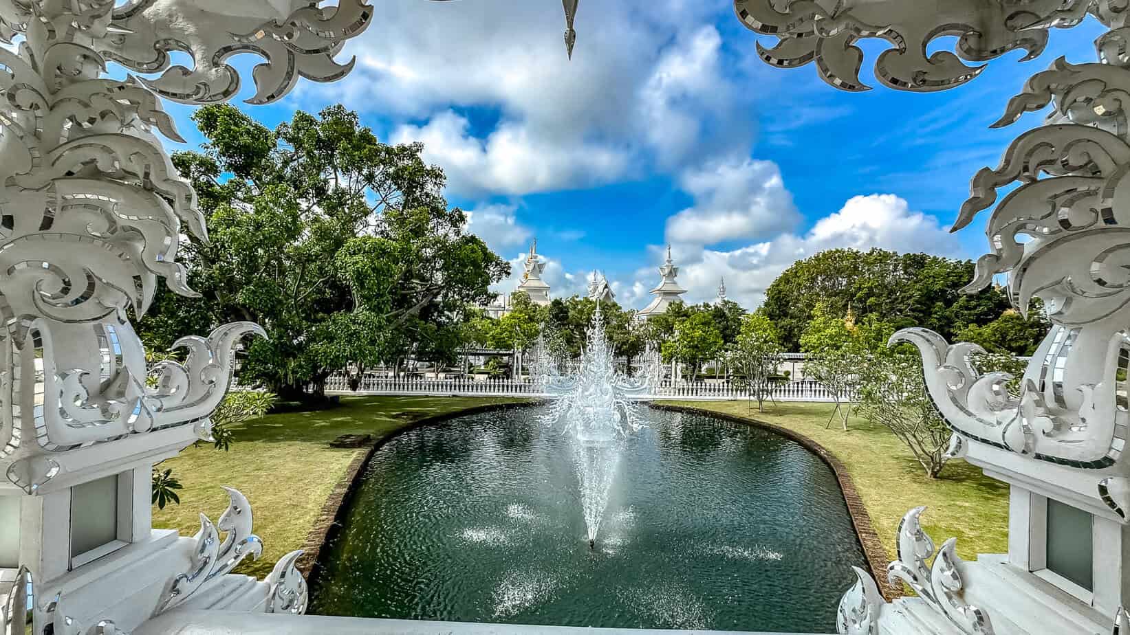 Chiang Rai: White Temple, Geheimtipps & Highlights im Norden Thailands 18 Blick über das Areal des White Temple