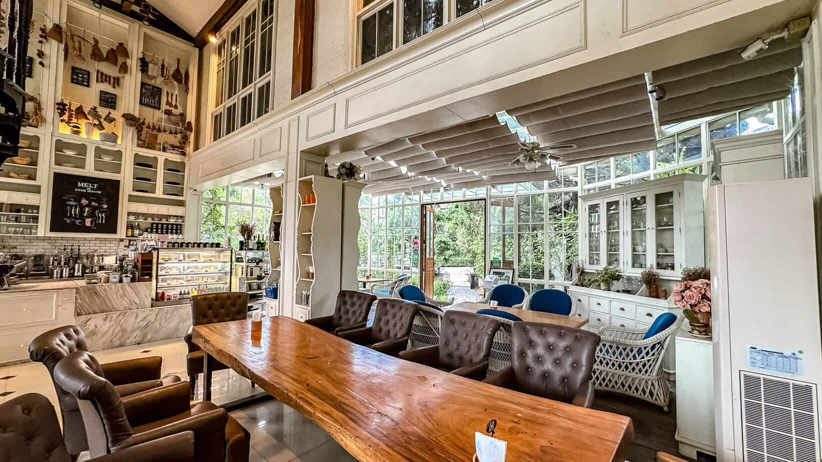 Chiang Rai: White Temple, Geheimtipps & Highlights im Norden Thailands 48 Innenbereich des Melt Your Mouth