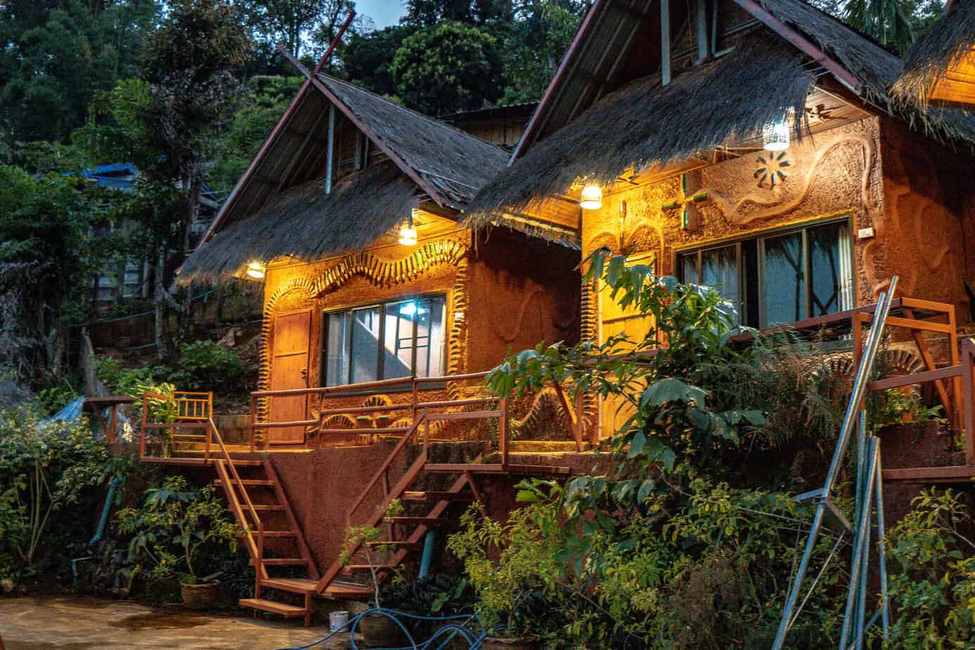 Chiang Rai: White Temple, Geheimtipps & Highlights im Norden Thailands 39 Lehmhäuser des Akha Mudhouse