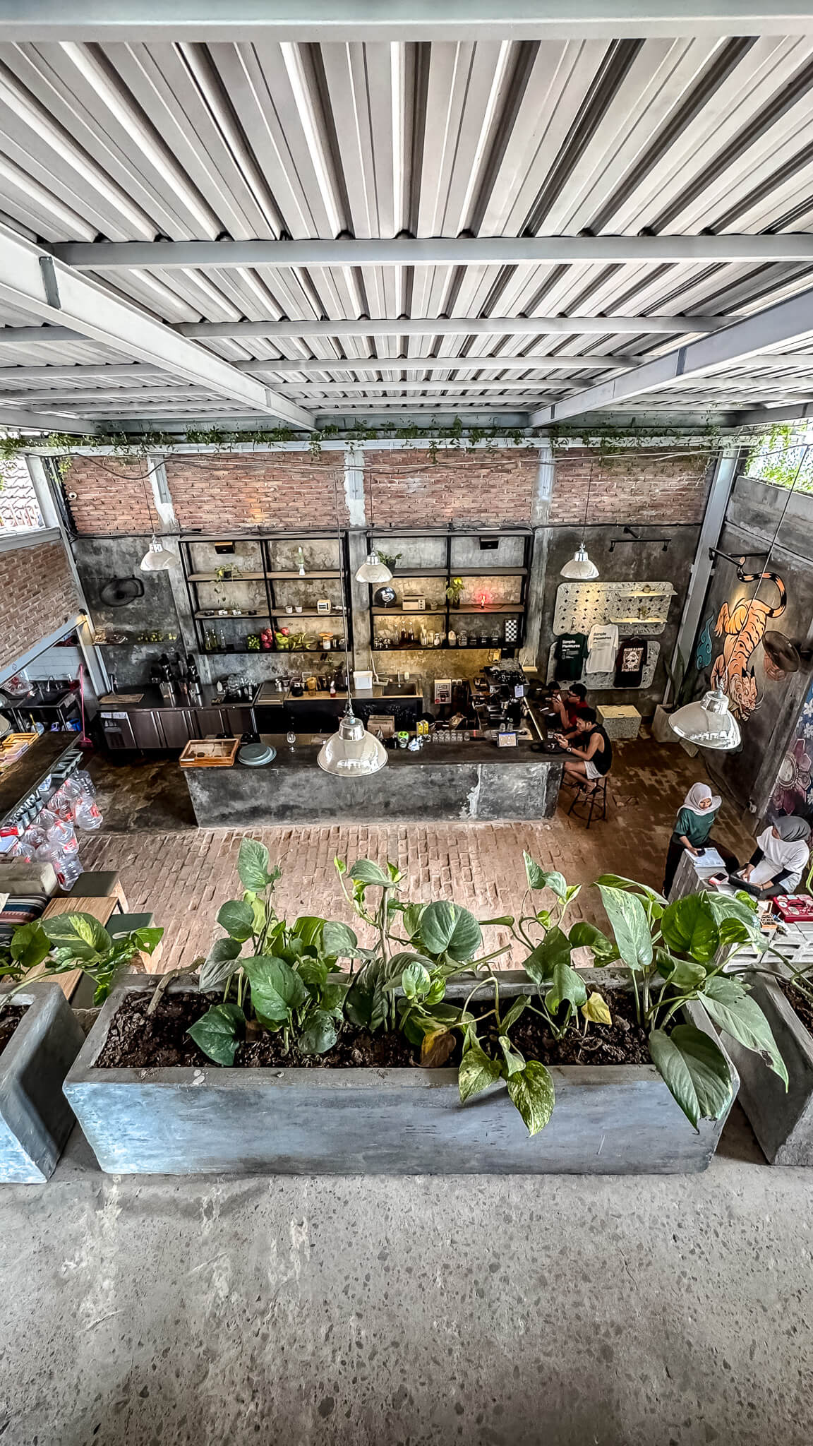 Bush Radio Blick in die untere Etage Bush Radio Blick in die untere Etage