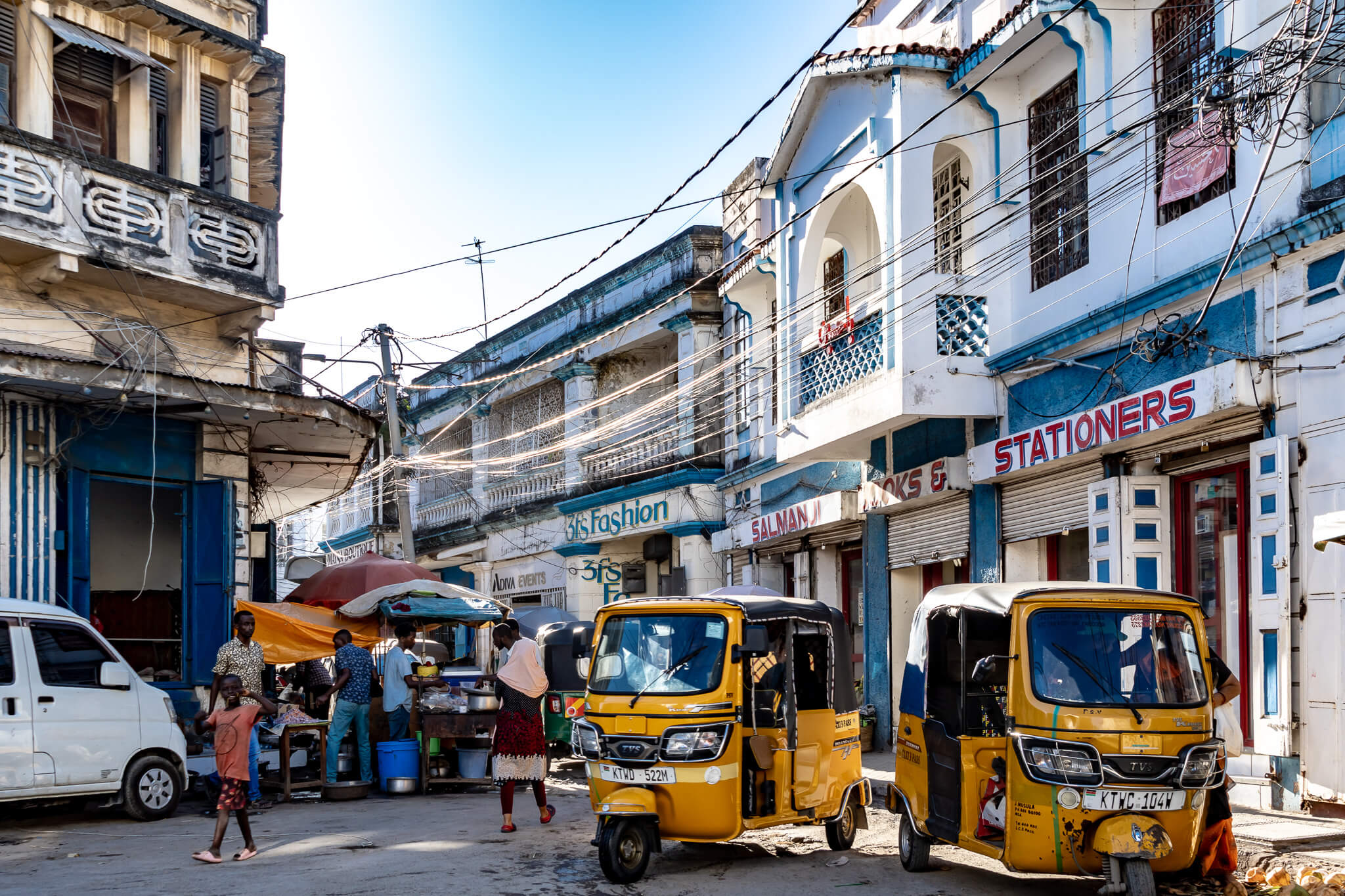 Kenia Rundreise – 10 Tage zwischen Safari & Strand 10 Kreuzung in Mombasa