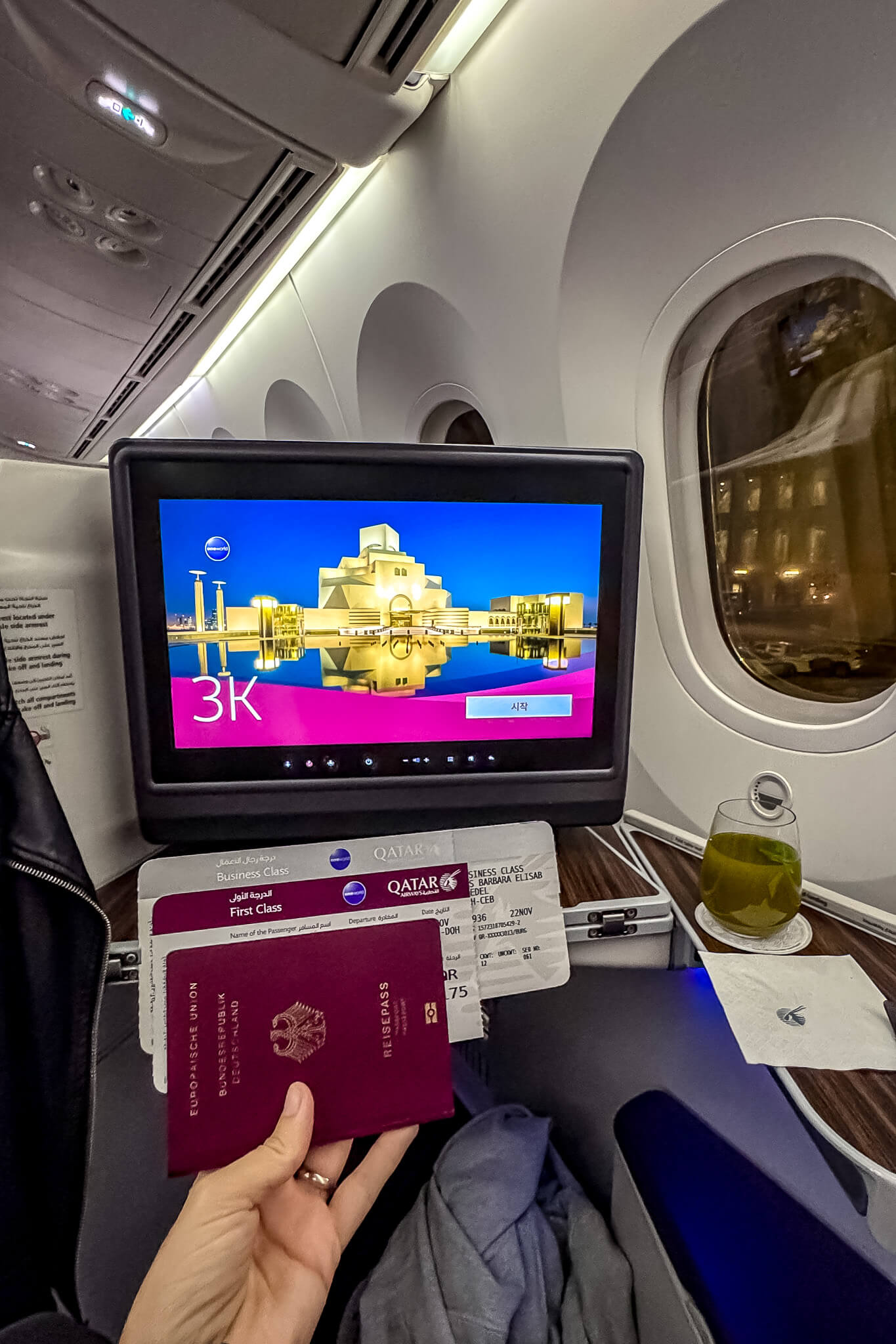 Barbara in der First Class