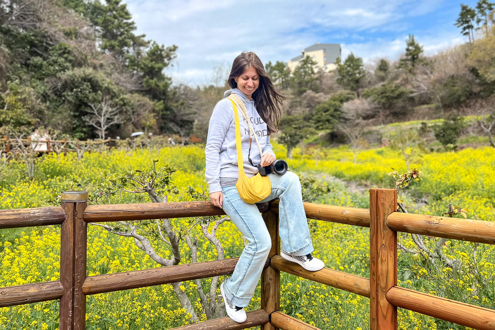 Jeju Island: 7 Highlights zwischen Vulkaninsel & Kirschblüte 24 Barbara am Rapsfeld