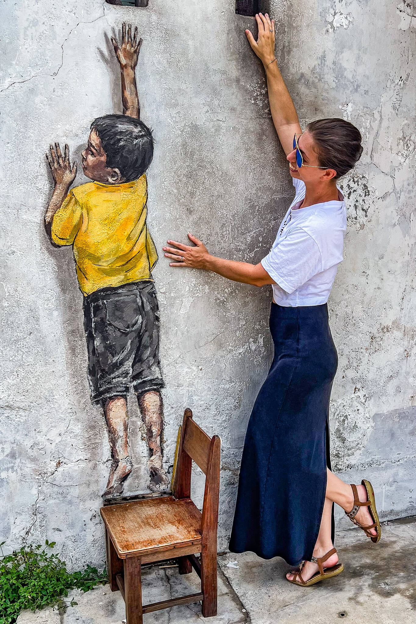 Barbara mit Mural in George Town Penang