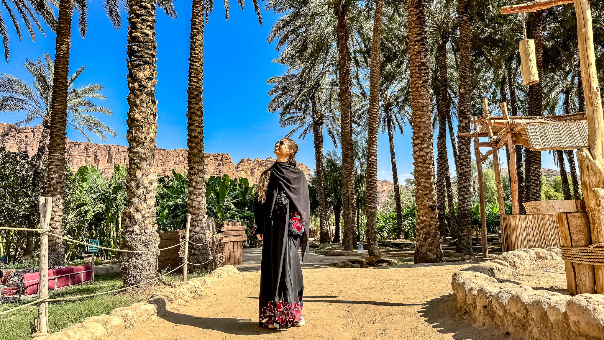Barbara in der Oase in Al-Ula