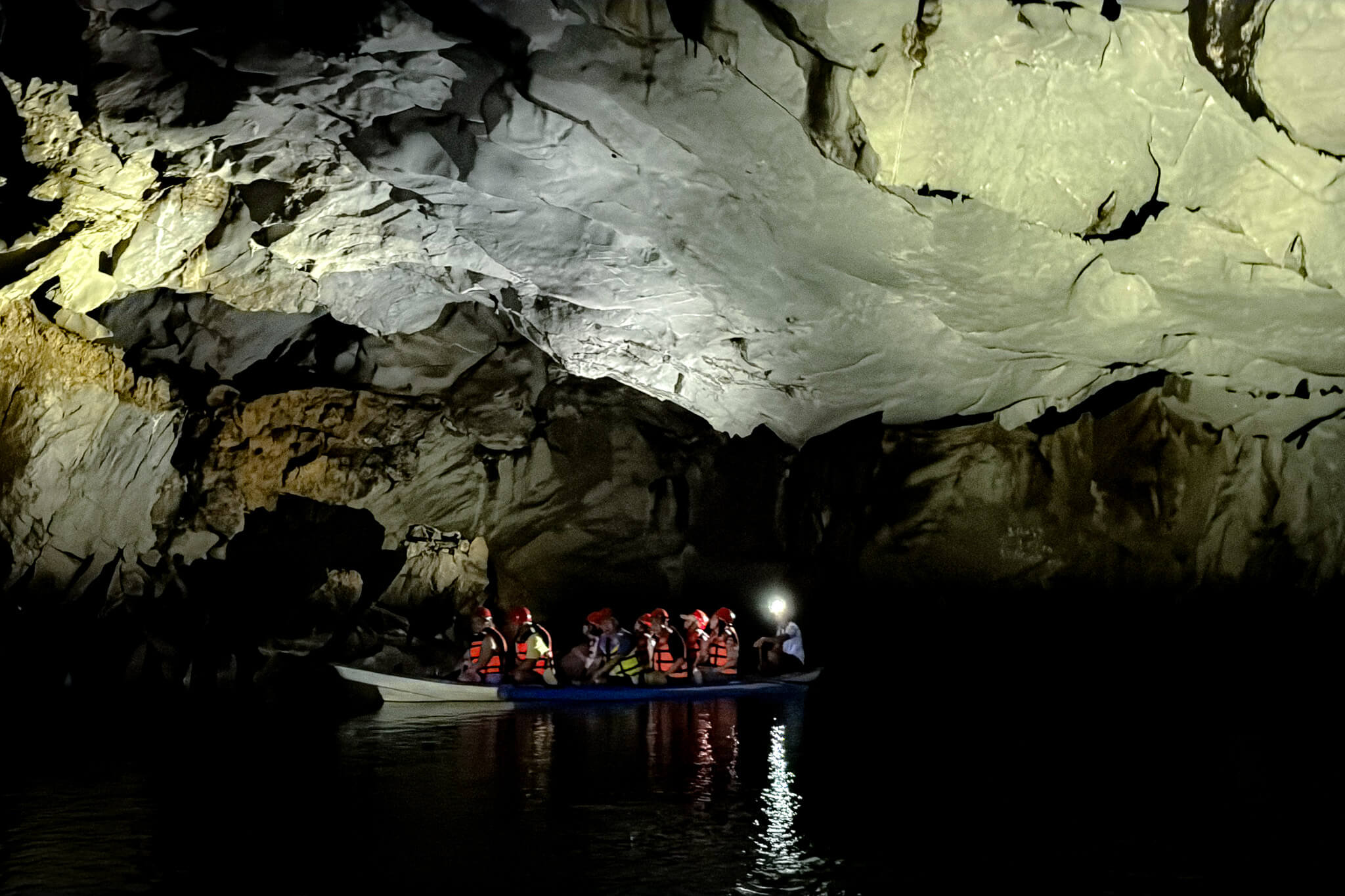 Boot in der Höhle des Puerto Princesa Underground River