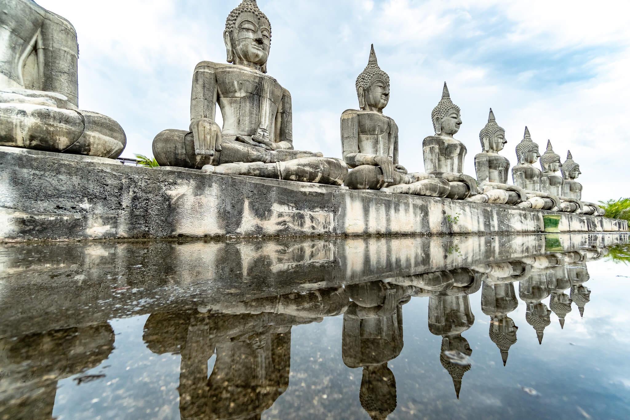 Auto mieten in Thailand: Führerschein, Versicherung & alle Tipps 3 Buddhist Park