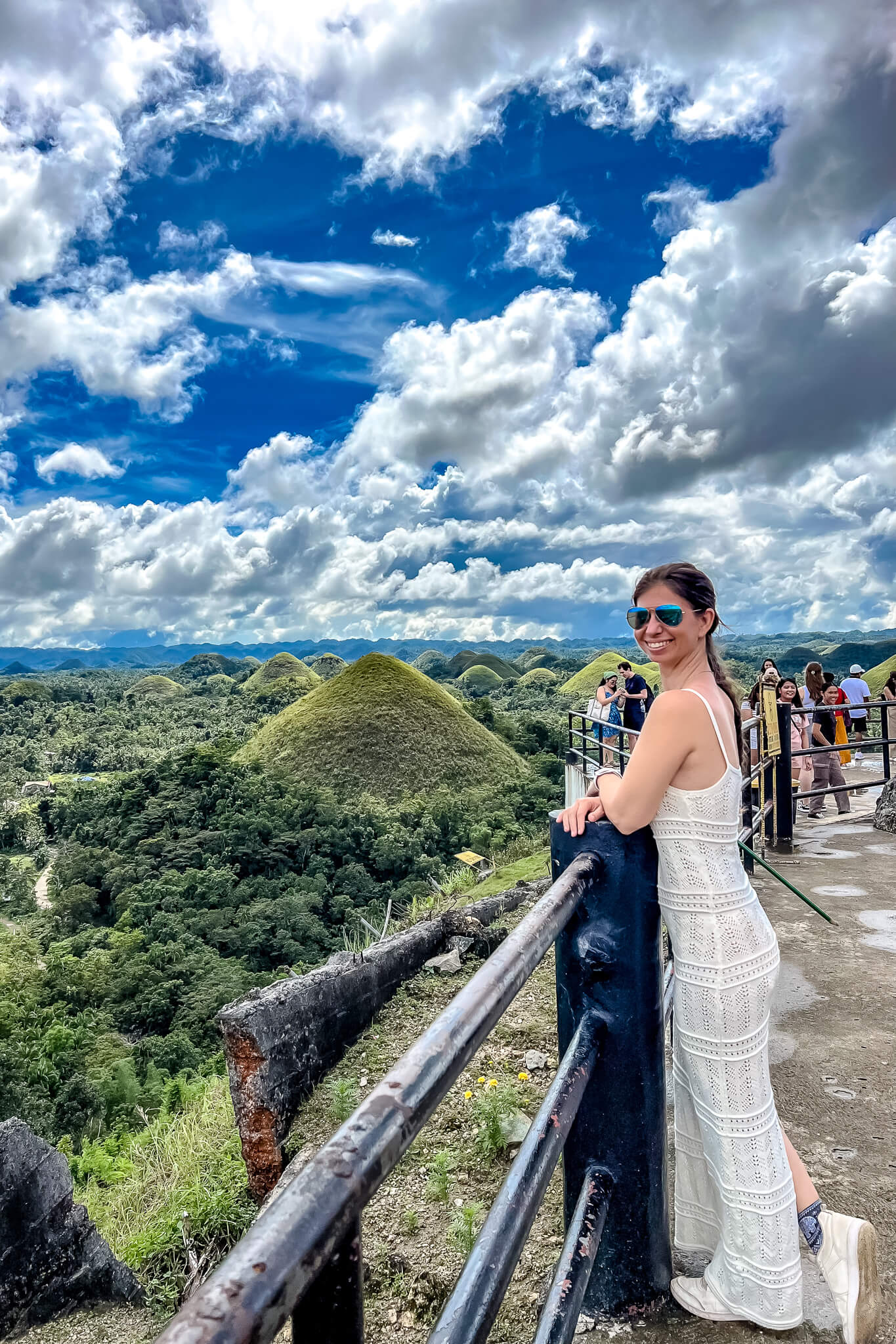 Barbara bei den Chocolate Hills